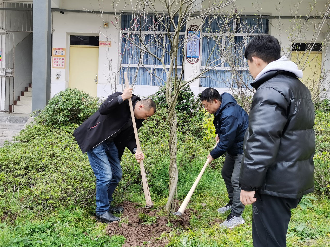 玩球直播教工一支部和石柱县中益乡小学支部结对共建,同话脱贫攻坚03.png 玩球直播直播